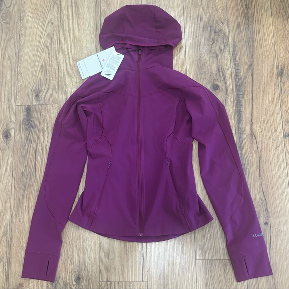 NWT Lululemon Mist Over Windbreaker In Chilled Grape Size 2 - Picture 1 of 10